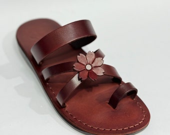 Sandalias de Cuero para Mujer Flora Marrón 100% Cuero Genuino Estilo Griego Cómodas Vacaciones de Verano Hecho en Palestina Hebrón Hecho a Mano Natural