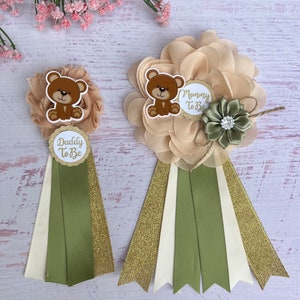 Ramillete de osito de peluche para baby shower Pin de osito de peluche para baby shower Pines para mamá y papá Cinta para mamá Ramillete para futura mamá Osito de peluche salvia Ducha de género neutro