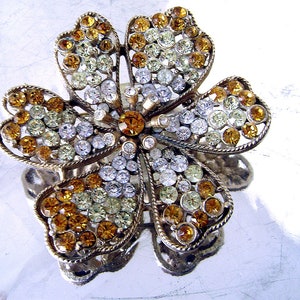  138 Pieces Flower Brooch Bouquet Pins Silver Rhinestone  Brooches Diamond Pins for Flowers Crystal Corsages Flower Straight Head  Pins Bulk Brooches Jewelry for Crafting Wedding Decor Supplies