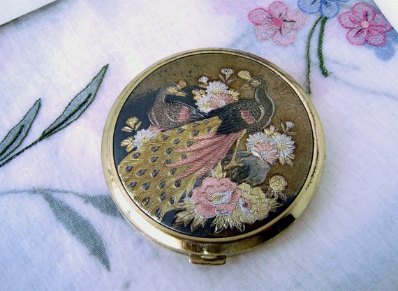 Vintage  EISHO Gold Tone Compact Enamel Peacocks … - image 4