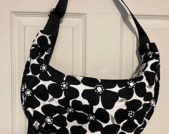 Bolso bandolera con forma de media luna
