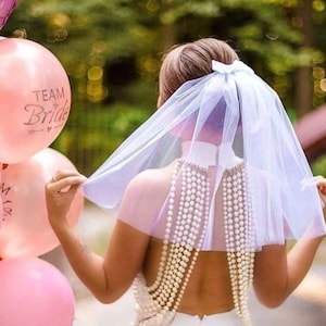 Bachelorette veil with bow Short wedding veil Bride to be headband with veil Bachelorette party headband bridal shower veil Hen party veil