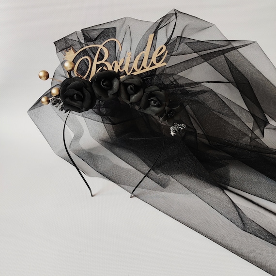 Black bachelorette party veil, Gothic Bride to be headband, Halloween bridal shower