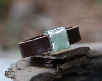 Leather ring, made by hand with a premium brown leather. Silver-plated zamak. Leather ring with silver detail. Ring for men and for women.