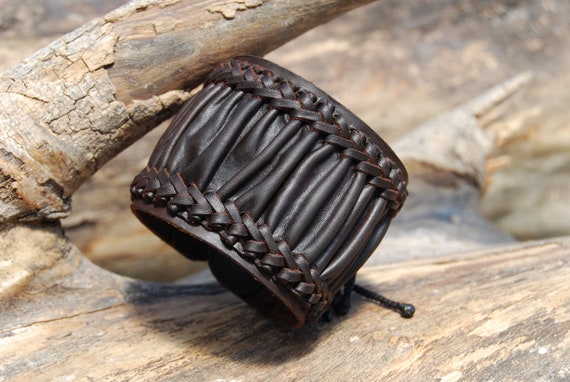 Pulsera de piel ancha para él, brazalete marrón hecho a mano para hombres, pulsera original, cuero cosido, regalo de cuero artesanal único