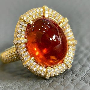 Vintage Style Ring aus natürlichen 12ct Cabochon Granat Diamanten und 750er Gelbgold AU750