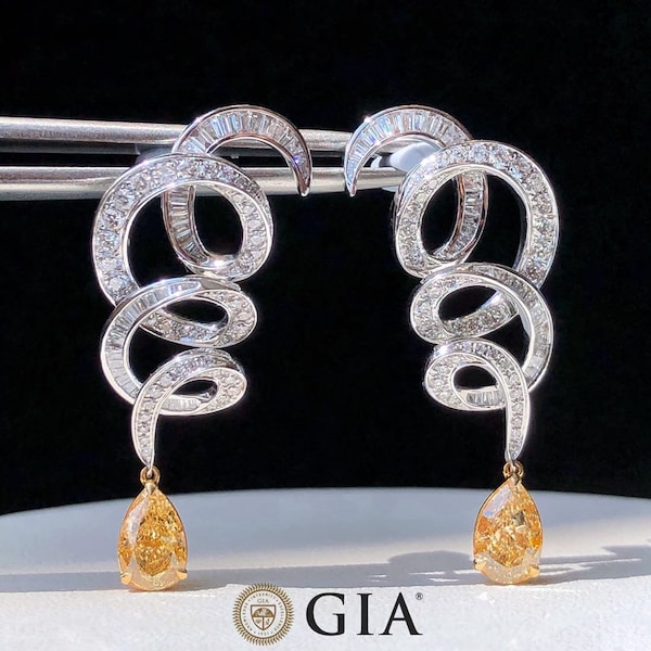 Boucles d’oreilles pendantes art déco abstraite en diamant jaunes brunâtre fantaisie coupe poire GIA pavée de diamants blancs or AU750 18k