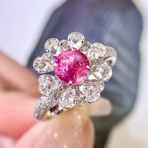 Bague fantaisie fleur en saphir naturel rose « padparadscha » 1,76 ct et diamants incolores 0,78 ct