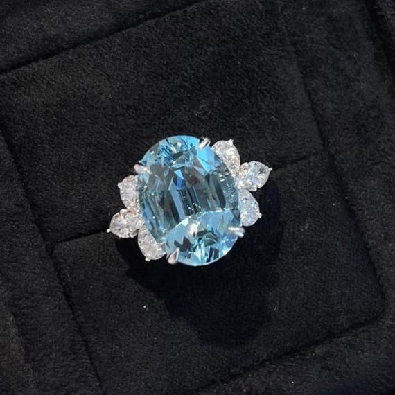 Minimalist Style Engagement Ring in 5ct Oval Cut Blue Santa Maria