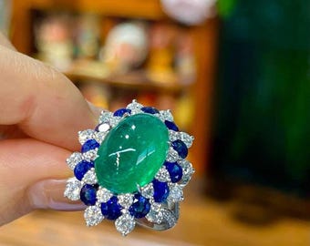 Exceptional vintage-style pendant ring in 7ct cabochon emerald, blue sapphires and diamonds, 950 platinum setting