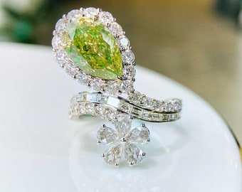 Bague halo de fleurs en strass, brunâtre fantaisie, jaune verdâtre, 3 carats coupe poire et or blanc 18 carats