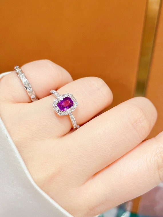 Bague De Fian ailles En Saphir Bleu Violac 1 04ct Halo De