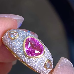 Bague pavée chevalière en saphir violet 1,62ct diamants et or 18k