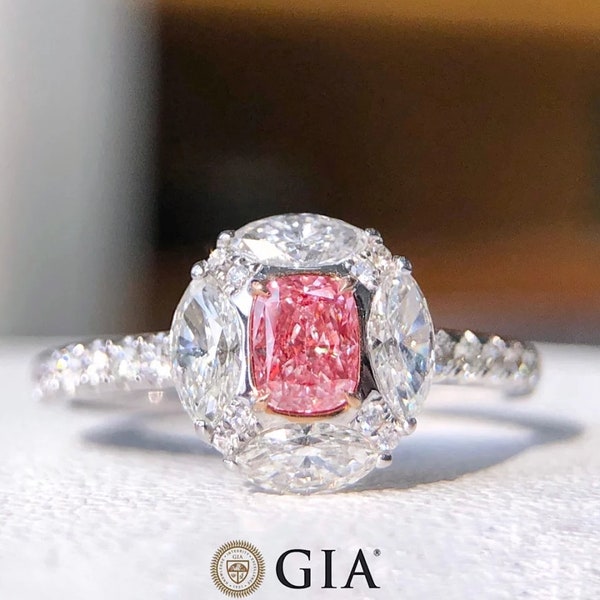 Bague de mariage en Diamant Fancy Light Pink 0,36ct VS1 coupe coussin et Diamants incolores naturels 0,78ct / Bague en or blanc 18k