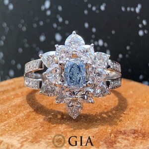 Magnifique bague flocon en diamant bleu clair GIA diamant latéraux blanc et or blanc 18k