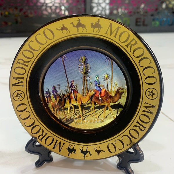 Authentic Moroccan Souvenirs: Discover Exquisite Hand-painted Ceramic plate from Marrakech