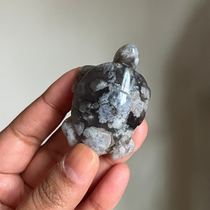 Flower agate turtle carving