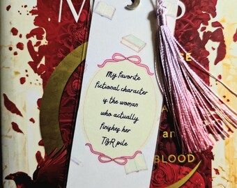 Marcapáginas laminado: "¡Mi personaje de ficción favorito termina su lista de libros pendientes!" Regalo para amantes de los libros