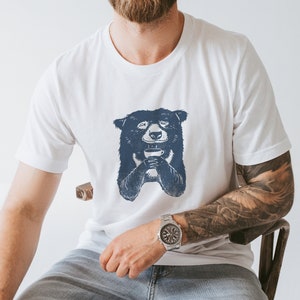 Oso Unisex para Hombre con Camiseta de Café / Diseño de Oso / Ilustración de Oso / Amantes del Café / Regalos para Chicos / Regalo Camiseta de Café
