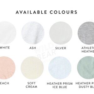Puede incluir: Colores disponibles para una camiseta: blanco, ceniza, plata, gris deportivo, melocot&oacute;n, crema suave, azul hielo prism&aacute;tico jaspeado y azul polvoriento prism&aacute;tico jaspeado.