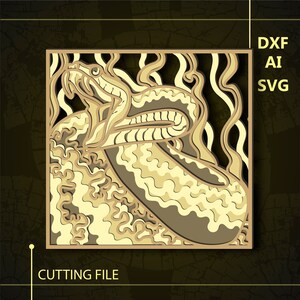 Könnte beinhalten: Ein detailliertes, filigranes Lasercut-Design einer Schlange, die sich in einem dekorativen Muster windet. Die Schlange ist in Braun- und Beigetönen dargestellt, mit einem strukturierten, geschichteten Effekt. Das Design ist in einem quadratischen Rahmen eingefasst.
