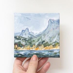 Mountain travel art gift, Mini 4x4 mountain lake landscape, original painting on mini canvas with easel, hiking gift, zdjęcie 1