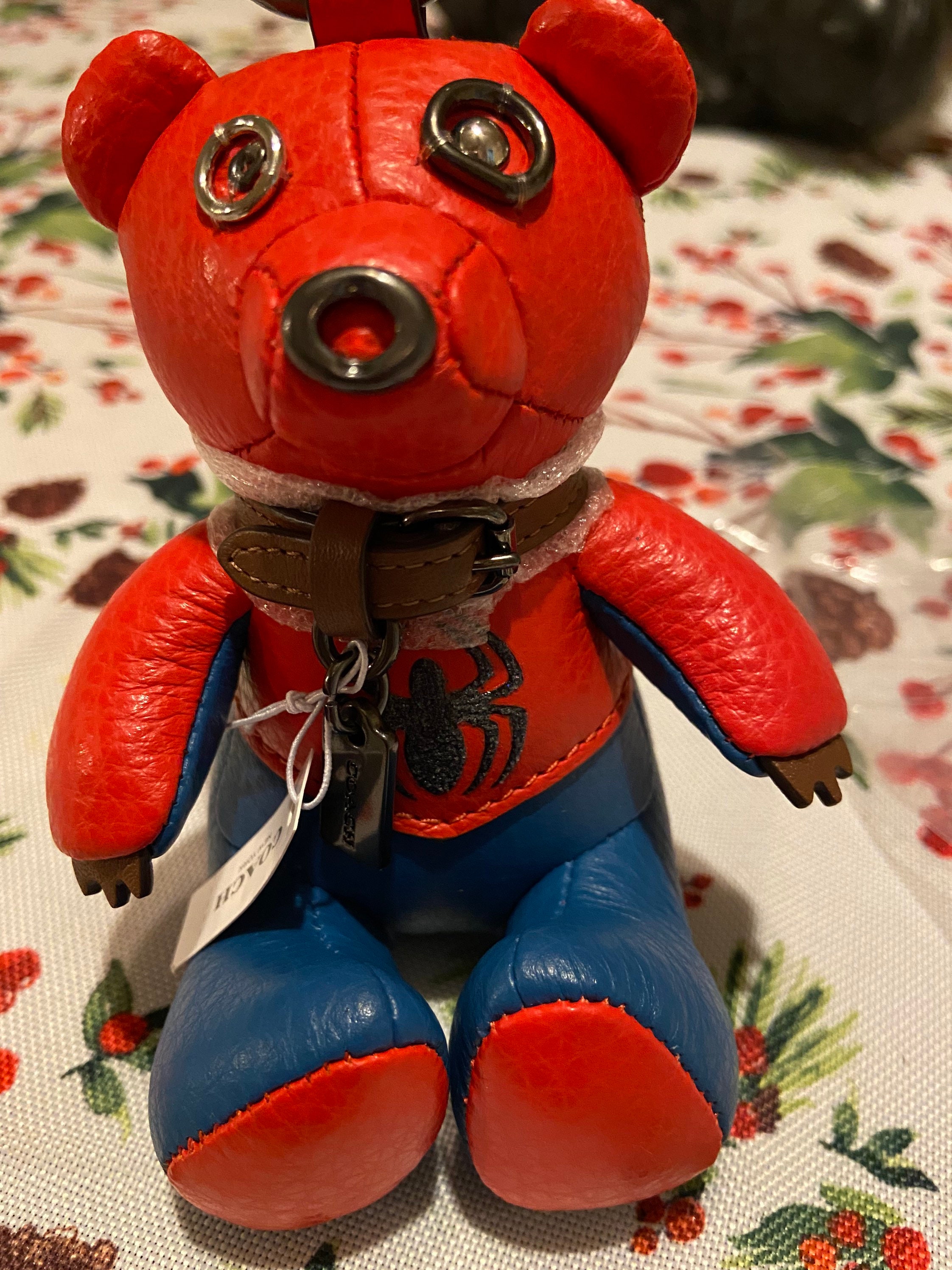在庫有!COACH/Marvel Spider Man Bear Bag Charm/スパイダーマン COACH METAL MARVEL SPIDER-MAN BEAR KEYCHAIN CHARM 2754 MULTI