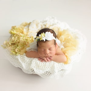 Bright yellow floral headband for baby girl. Flwers headband for a newborn baby. Yellow flower baby crown headband photo shoot newborn girl