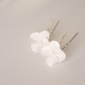 White hydrangea hair pins wedding small floral for hair white flower hair piece Bridesmaid floral headpiece bridal hair accessories image 7