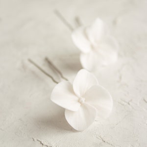 White hydrangea hair pins wedding small floral for hair white flower hair piece Bridesmaid floral headpiece bridal hair accessories image 3