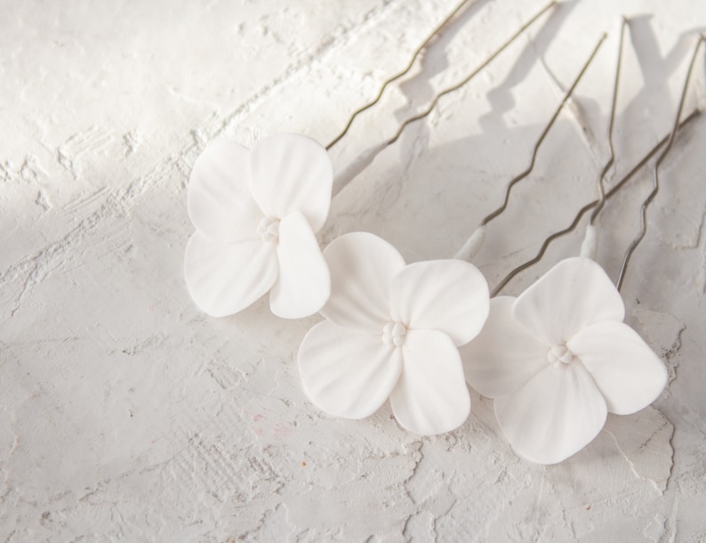 White hydrangea hair pins wedding small floral for hair white flower hair piece Bridesmaid floral headpiece bridal hair accessories 3 pieces