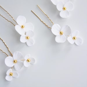 Wedding white hair pin set flowers - headpiece Bridal Flowers - gold ivory floral hair pins - White wedding hair accessories clay flower