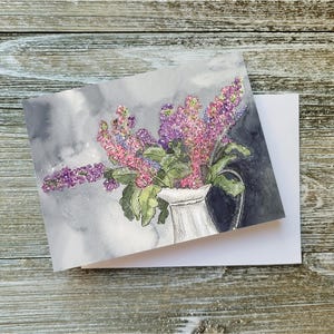 Aquarelkaart paarse en roze bloem – blanco kaart met vaasboeket, botanische kunst, rustieke bloemengroet, briefpapier van Cottagecore