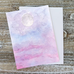 Carte de voeux aquarelle lune, cartes de correspondance lune, intérieur vierge format A2, carte nuages violets et roses, carte aquarelle, « Moon 2 » par Sredna Kunowski