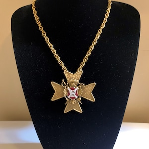 Vintage Coro Craft signed 1950&#39;s antique gold tone rope necklace/brooch with a heraldic Coat of Arms pendant and an adjustable hook closure.