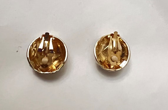 Elegant vintage dome shaped gold tone clip on ear… - image 3