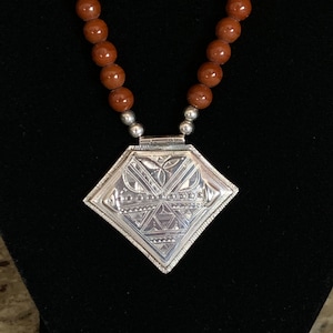 Vintage Mughal Red Jasper round beaded sterling silver 925 necklace with a sterling pendant and hook clasp.