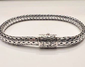 John Hardy signed silver-tone sterling silver 925 classic chain bracelet with pusher clasp closure, 7.75 inch length.