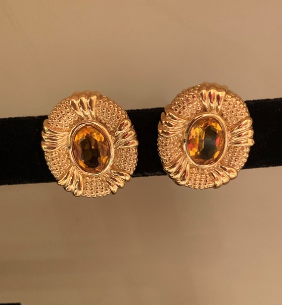 Nina Ricci vintage gold Statement oval clip earrin