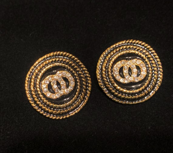 Vintage gold and black round clip on earrings wit… - image 10