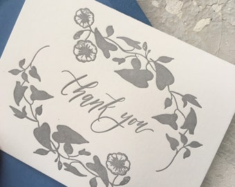 Carte de remerciement typographique - carte de remerciement florale - format A2 avec enveloppes bleues poussiéreuses