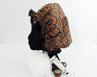 Douchemuts met slangenleerlook