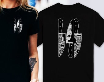 Camisa de tatuagem de faca e rosa COM design traseiro | Tatuagem Tradicional | Camiseta unissex de manga curta