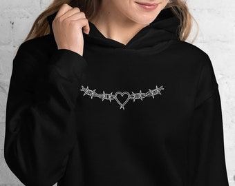 Sudadera con capucha de corazón de alambre de púas de tatuaje tradicional, sudadera con capucha de tatuaje bordada / ropa de calle alternativa, camisa de tatuaje