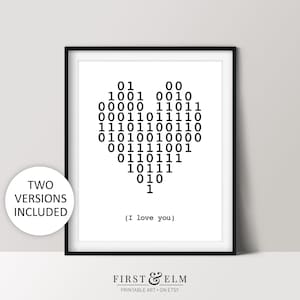 Può includere: Una stampa d'arte stampabile in bianco e nero con un cuore a forma di codice binario. Il testo "(Ti amo)" è stampato sotto il cuore.