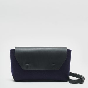 Cabreia Belt Bag / Crossbody / Shoulder Bag / Waist Bag / Fanny Pack made of 100% wool felt & vegetable-tanned leather Black / blue imagem 6