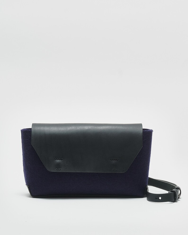 Cabreia Belt Bag / Crossbody / Shoulder Bag / Waist Bag / Fanny Pack made of 100% wool felt & vegetable-tanned leather Black / blue imagem 6