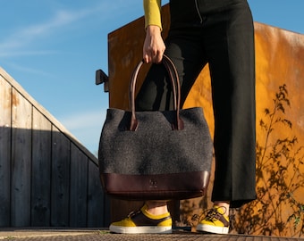 Shopper bag made with 100% wool felt & vegetable-tanned Italian leather in color combination anthracite / chestnut or brown