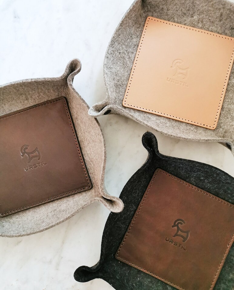 Valet /Catchall / Desk organizer / Tablett - made from wool felt and vegetable tanned leather