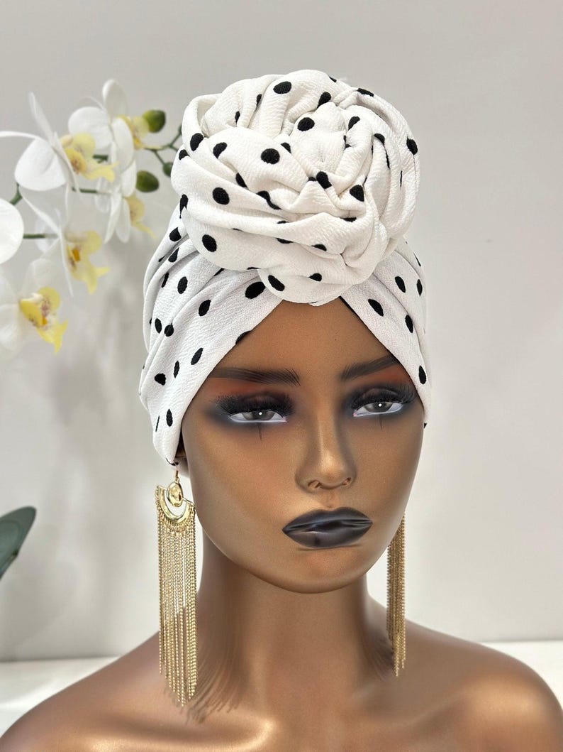Chapéu turbante pré-amarrado com forro de cetim | Turbante pré-amarrado feminino para o dia a dia | Turbantes fáceis de usar | Cachecóis para alopecia | Turbante para quimioterapia White Polka